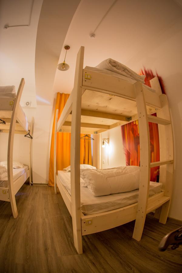 West Point Soul Hostel อัลมาตี ภายนอก รูปภาพ