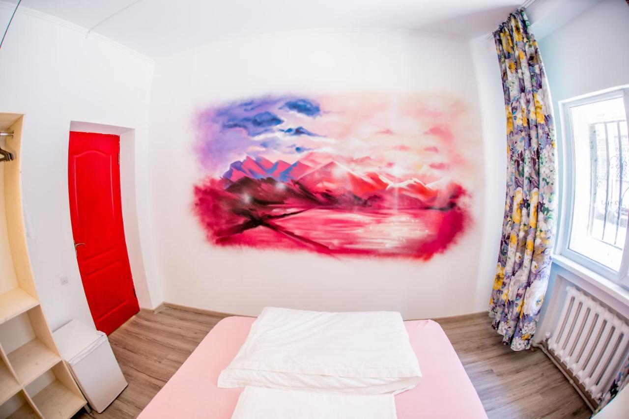 West Point Soul Hostel อัลมาตี ภายนอก รูปภาพ